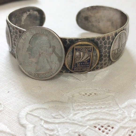 1934 Chicago Worlds Fair Cuff Bracelet Souvenir hammered silvertone - Picture 9 of 10